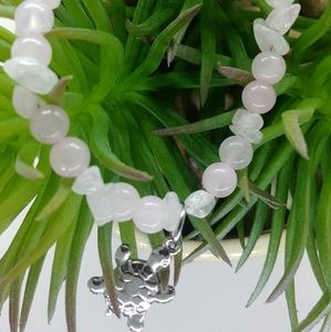 Lovely rosequartz bracelet with turtle accent